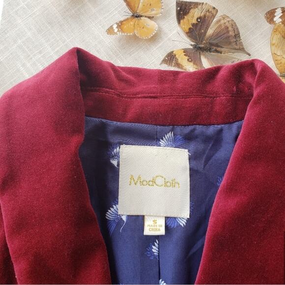 Blogger fav Modcloth Maroon Velvet Executive Blazer - Picture 5 of 10